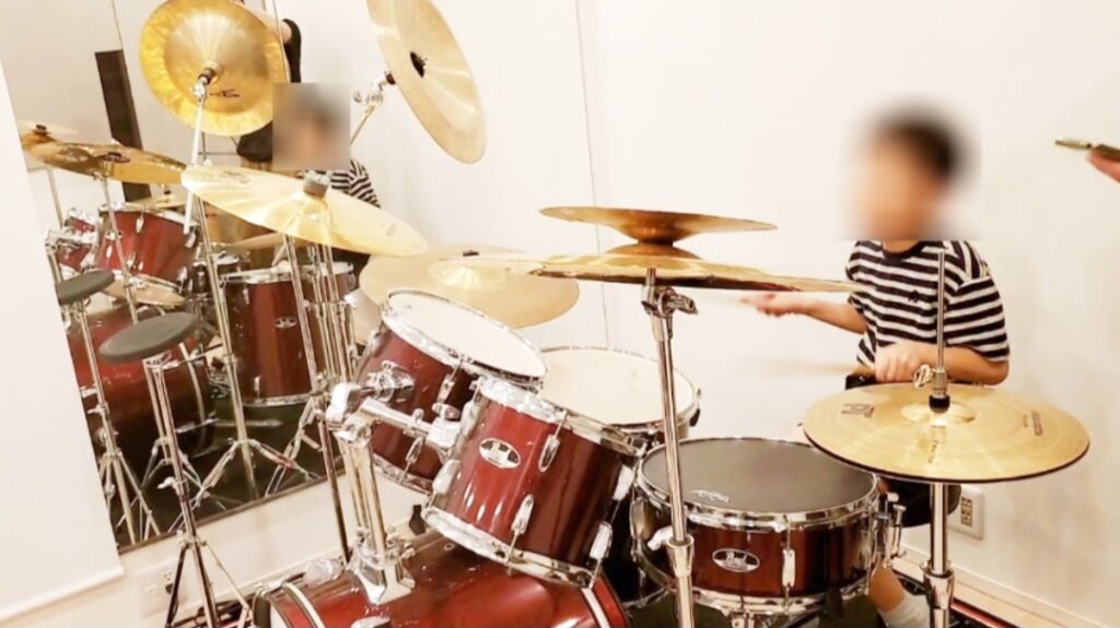 小学2年生が初めてドラムセットに座った日